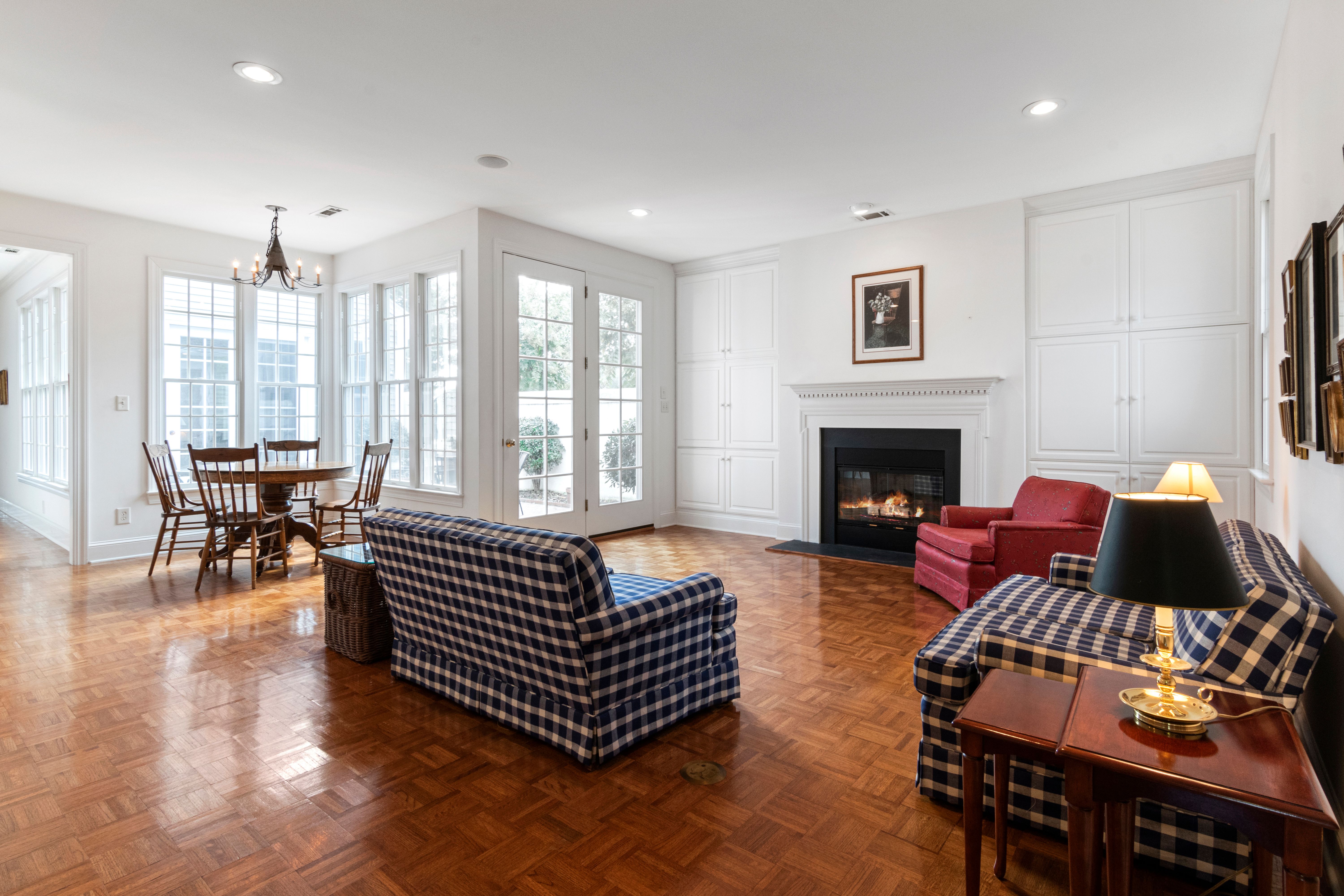 house%20with%20checkered%20couches